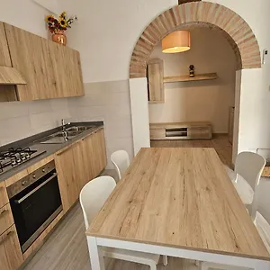 Via Roma Castelnuovo D'elsa